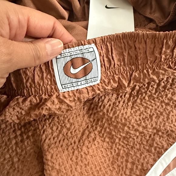 Nike X Revolve Women’s Athletic Shorts Tempo Short Mineral
Clay Rose Large - Picture 7 of 9